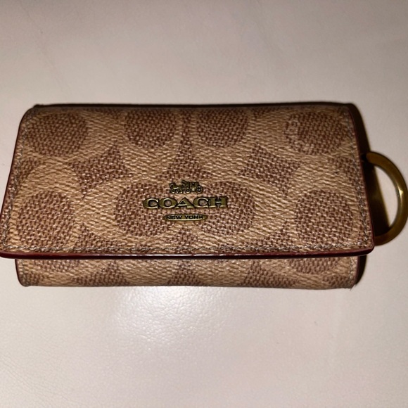 Excellent COACH  Signature Leather 6 Key Case Holder. Flawless condition. - Picture 1 of 7